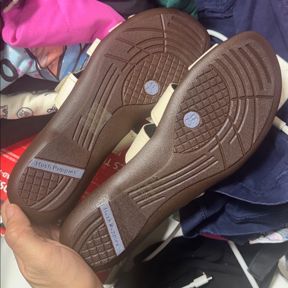 Hush Puppies Steps, Size 10 - Picture 2 of 3